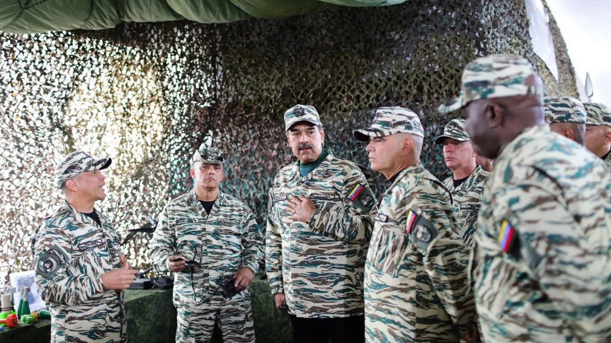 Venezuela refuerza sus sistemas de defensa ante los continuos planes terroristas 7 Venezuela presidente Nicolas Maduro aniversario CEO FANB foto Prensa Presidencial