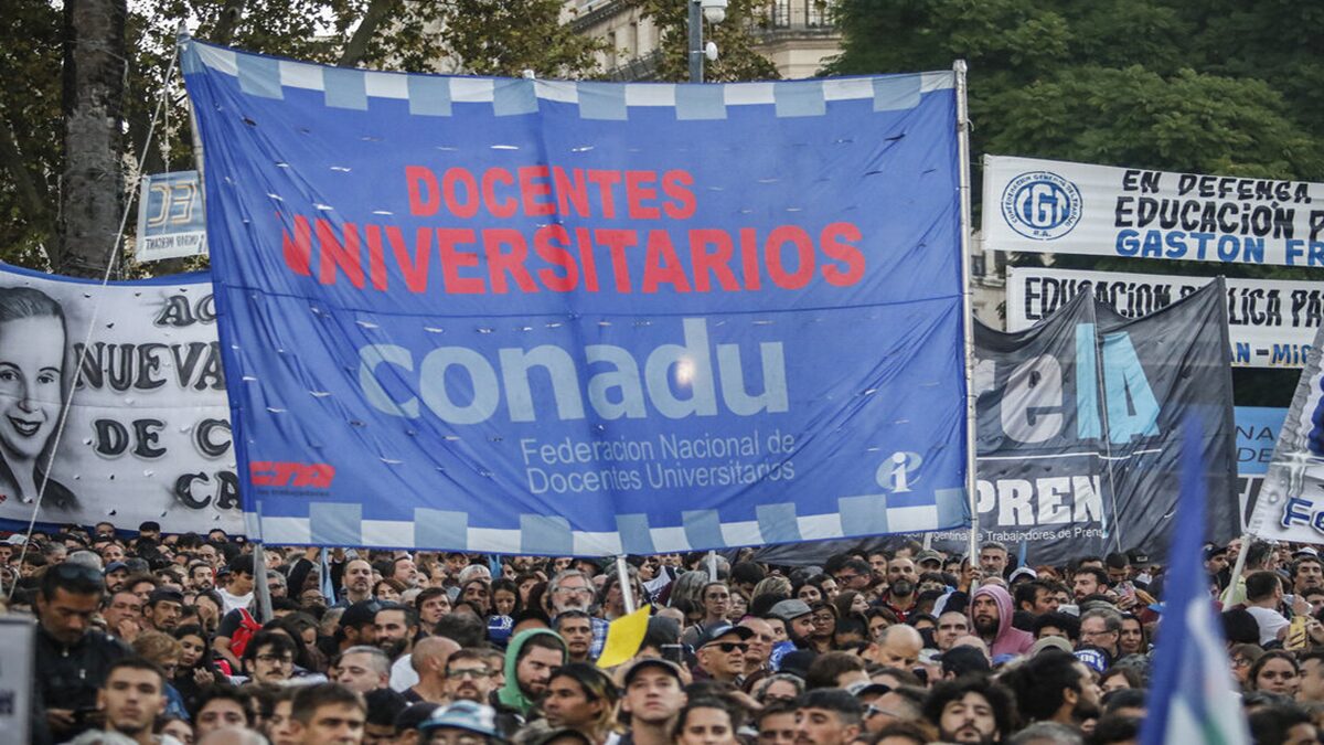 Argentinos marcharán contra el Gobierno por desconocer la gestión pública educativa 10 arge 3