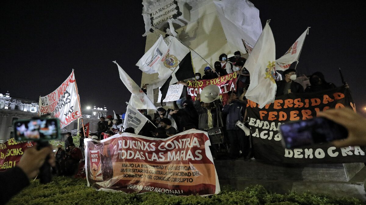 Día de paro nacional transcurre con miles de policías y cierres de vías en Perú 7 0707