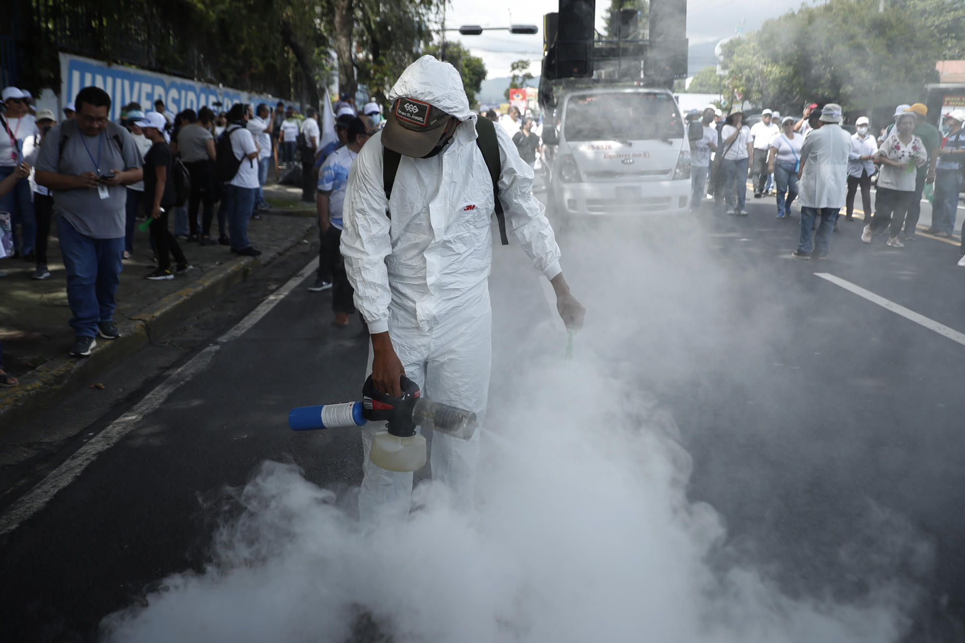 Miles realizan "Marcha blanca" en El Salvador contra el ajuste de Bukele 3 2d5760e2cc41191468a2e766344eba9b889182e4w