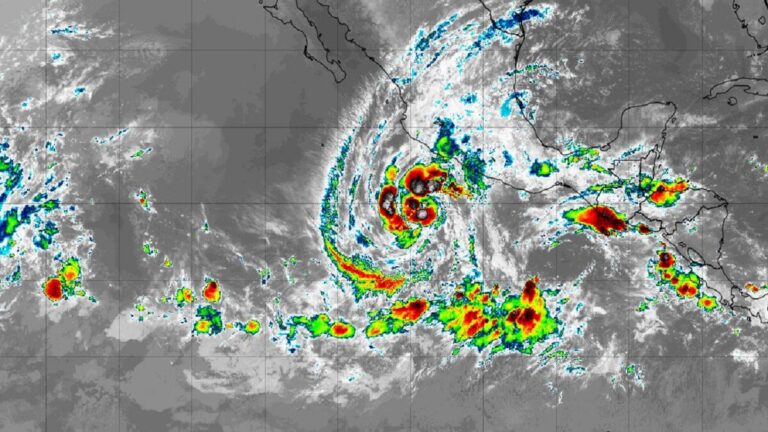 Tormenta Kristy se intensifica a huracán categoría 1 en costas del Pacífico mexicano 1 99