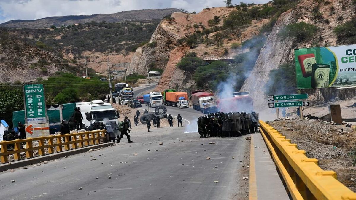 Organizaciones bolivianas continúan bloqueo de carreteras por décimo día consecutivo 2 Bolivia 5