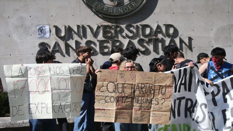 Estudiantes chilenos se movilizan por el fin del lucro en la educación 1 Chile marcha Confech foto T13