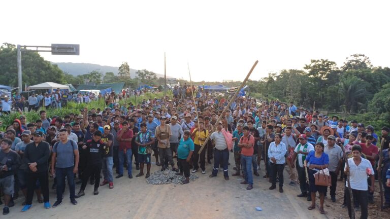Bolivia: Aumentan bloqueos de carreteras tras atentado contra el expresidente 1 Ga HpiyWEAAW LN