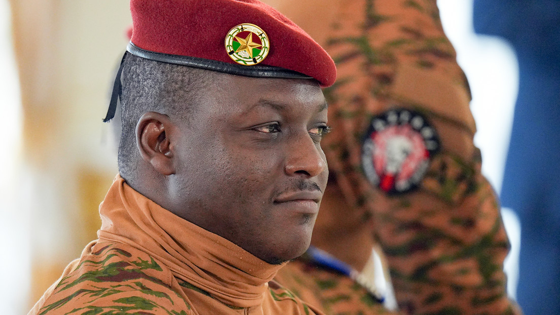 Burkina Faso retirará permisos de explotación minera para producir más oro propio 5 Ibrahim Traore