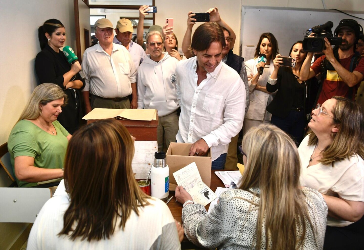 Lacalle Pou vota