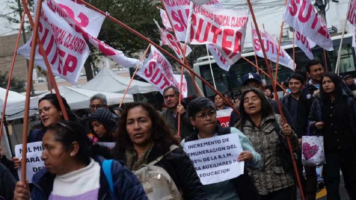 Peru huelga docentes foto Radio Yaravi Arequipa