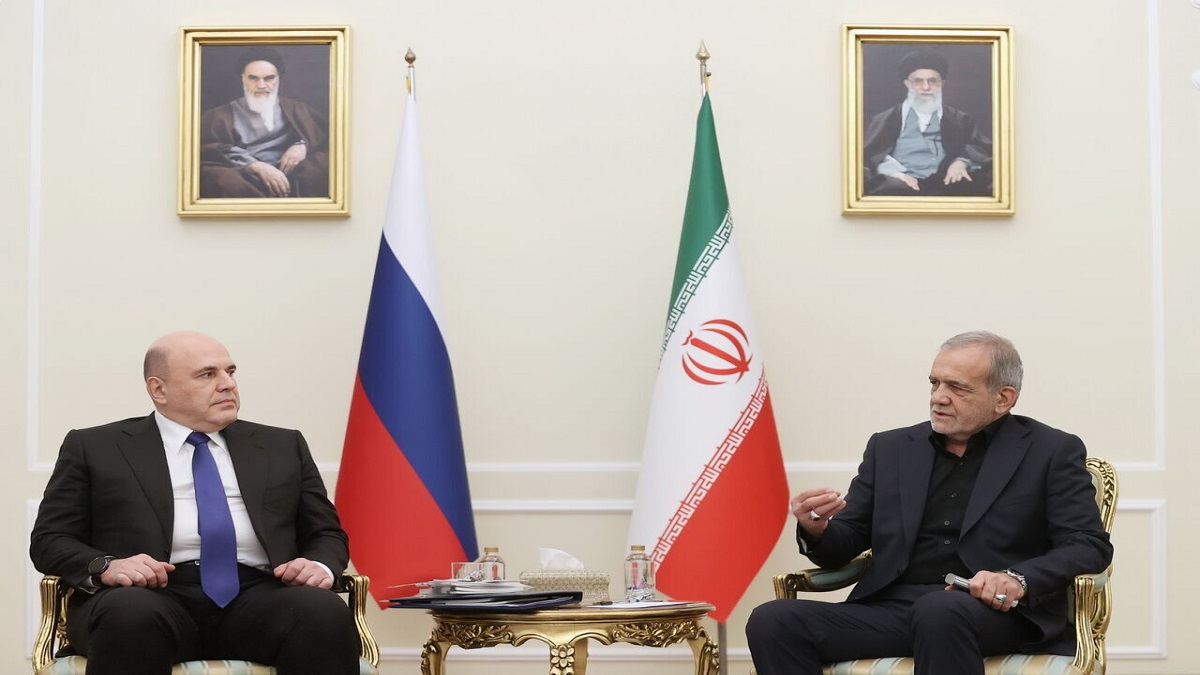 Presidente Masud Pezeshkian y primer ministro Mijail Mishustin foto IRNA