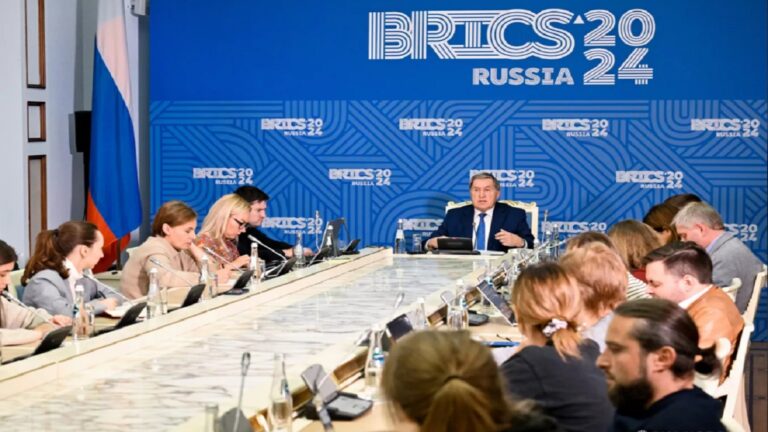 Rusia conferencia prensa Yuri Ushakov asesor presidencial foto Ria Novosti
