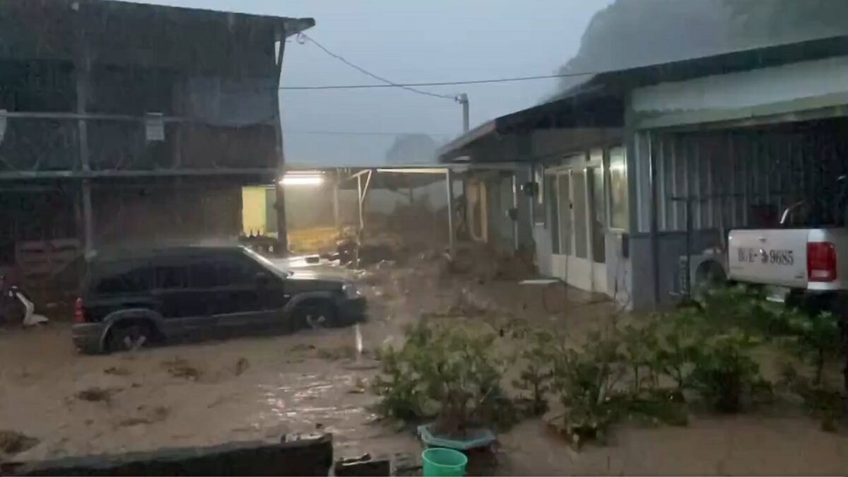 Tifón Kong-rey impacta a Taiwán, China 8 TAIWAN