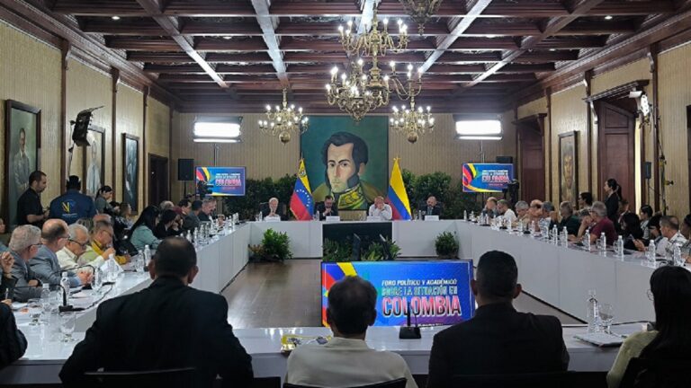 Sesiona en Venezuela foro político y académico sobre situación en Colombia 1 Venezuela foro politico academico situacion Colombia foto VTV