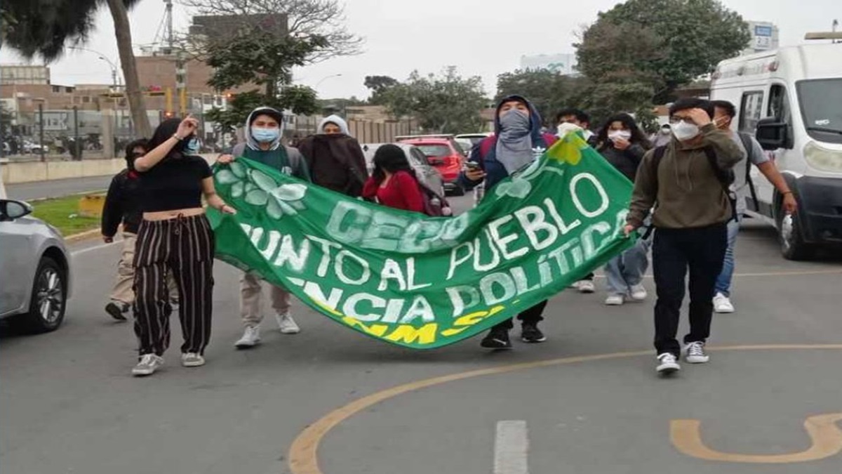 estudiantes peruanos 1