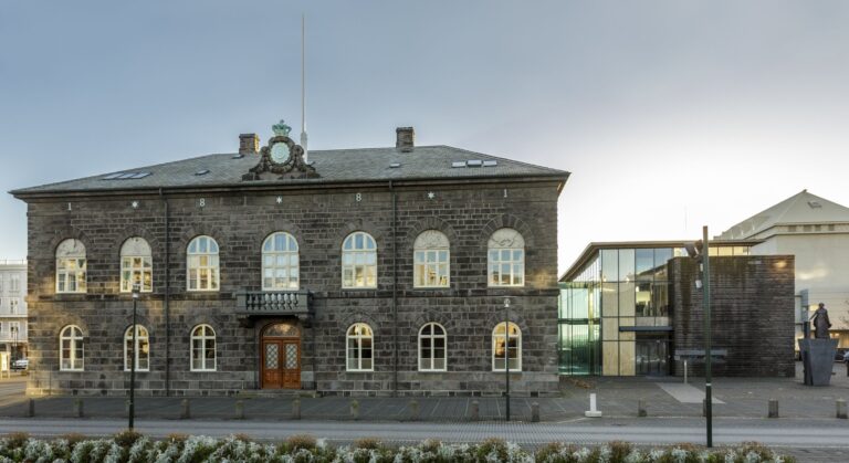 Celebra Islandia elecciones legislativas anticipadas en medio de temporales de nieve 1 Althingi