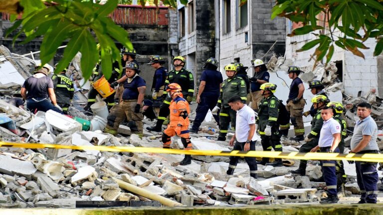 Fallece una persona y varios heridos por derrumbe de edificio en Colombia 1 Barranquilla