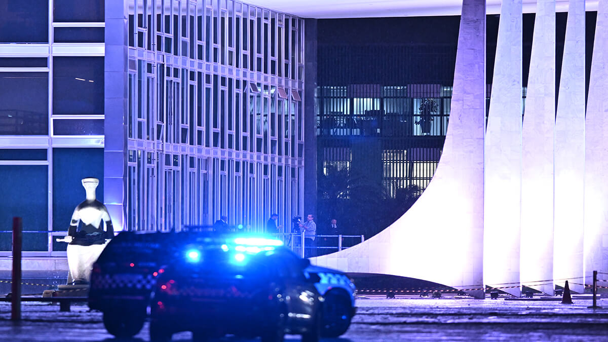 Confirman en Brasil que explosiones en la Plaza de los Tres Poderes fueron un ataque suicida 2 Brasil explosiones EFE