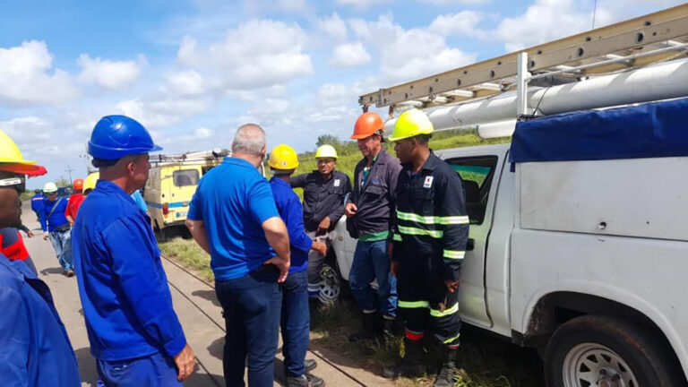 Avanza en Cuba la recuperación del sistema eléctrico tras el paso del huracán Rafael 1 Cuba electricidad 1