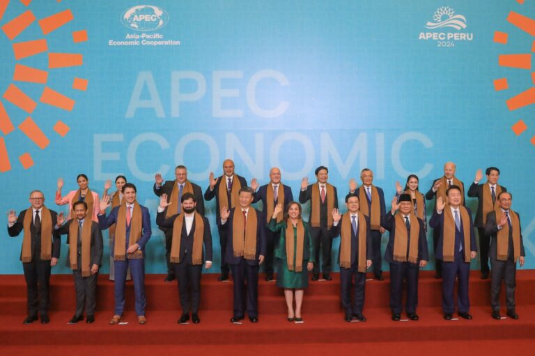 Concluye cumbre del foro APEC en Lima, Perú 1 GchrqEAWQAAWRJR