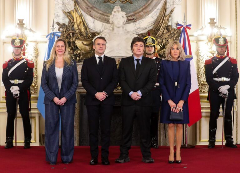 Javier Milei recibe a Emmanuel Macron en la Casa Rosada 1 Gcmg0y1W8AArpbn