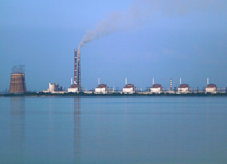 Ucrania ataca zonas cercanas a la central nuclear de Zaporiyia 1 GdTcwQhaoAMlu8i