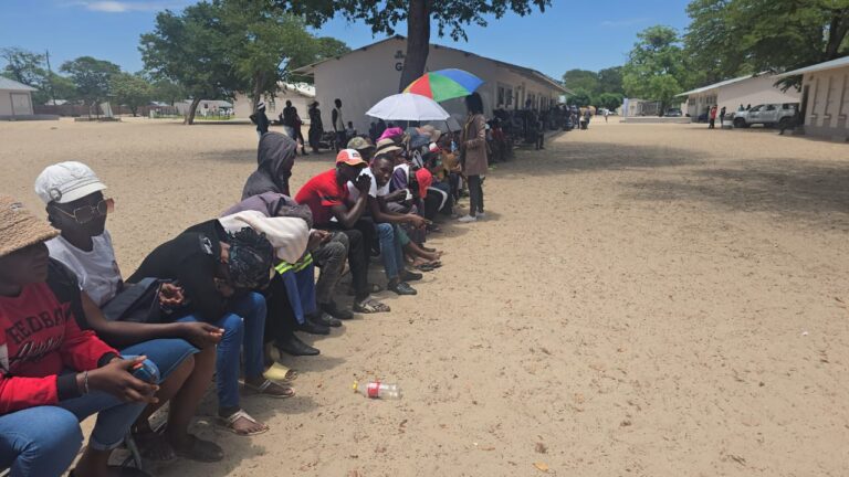 Arrancan las elecciones presidenciales en Namibia 1 GdY xpSWsAA3o1F