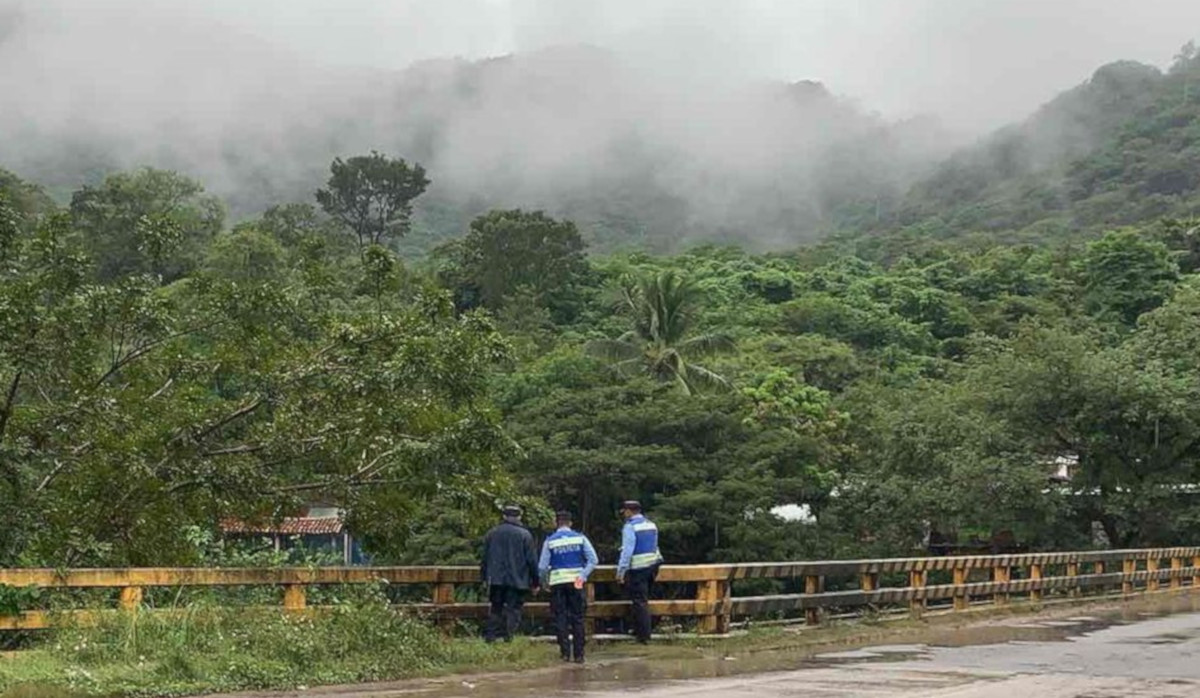 Tormenta Sara deja un fallecido en la costa atlántica de Honduras 6 Honduras Sara01