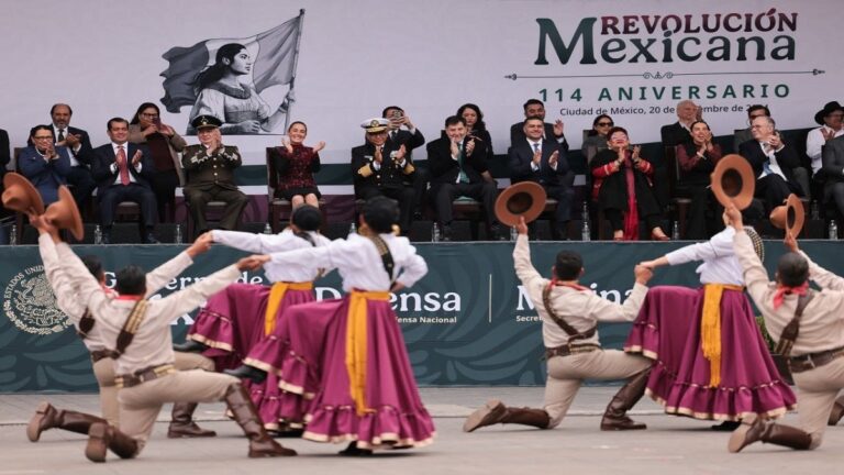 En imágenes: Festejan el 114 aniversario de la Revolución Mexicana 1 Mexico 4