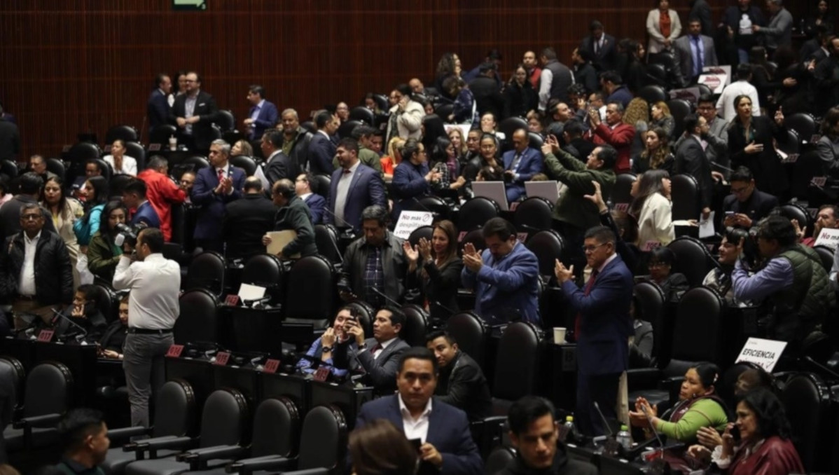 Diputados mexicanos aprueban extinción de siete organismos autónomos 6 Mexico diputados leyes01