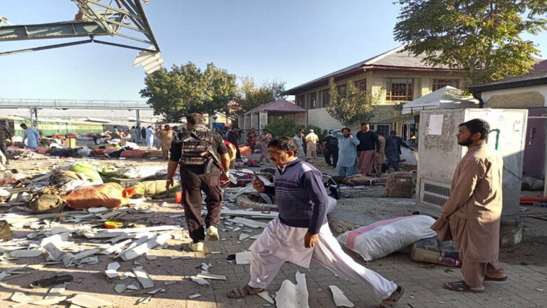 Explosión en una estación de tren de Pakistán deja al menos 21 muertos 1 Pakistan Explosion 1 twitter