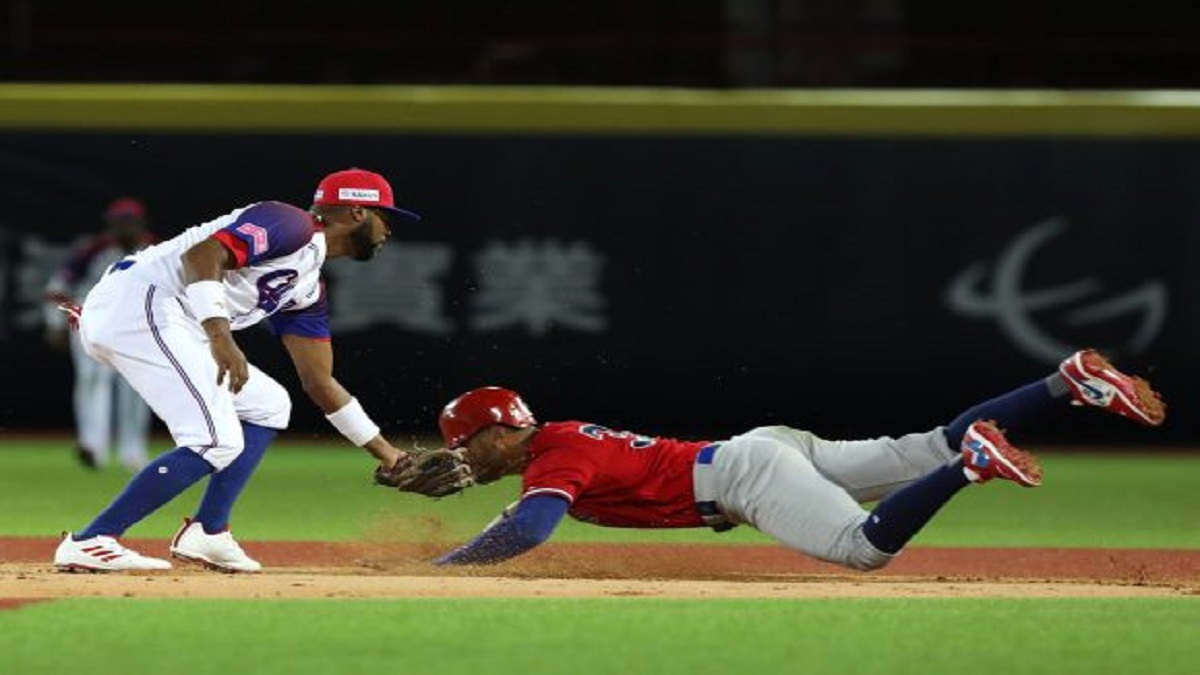 Premier 12 Cuba Republica Dominicana foto Jit