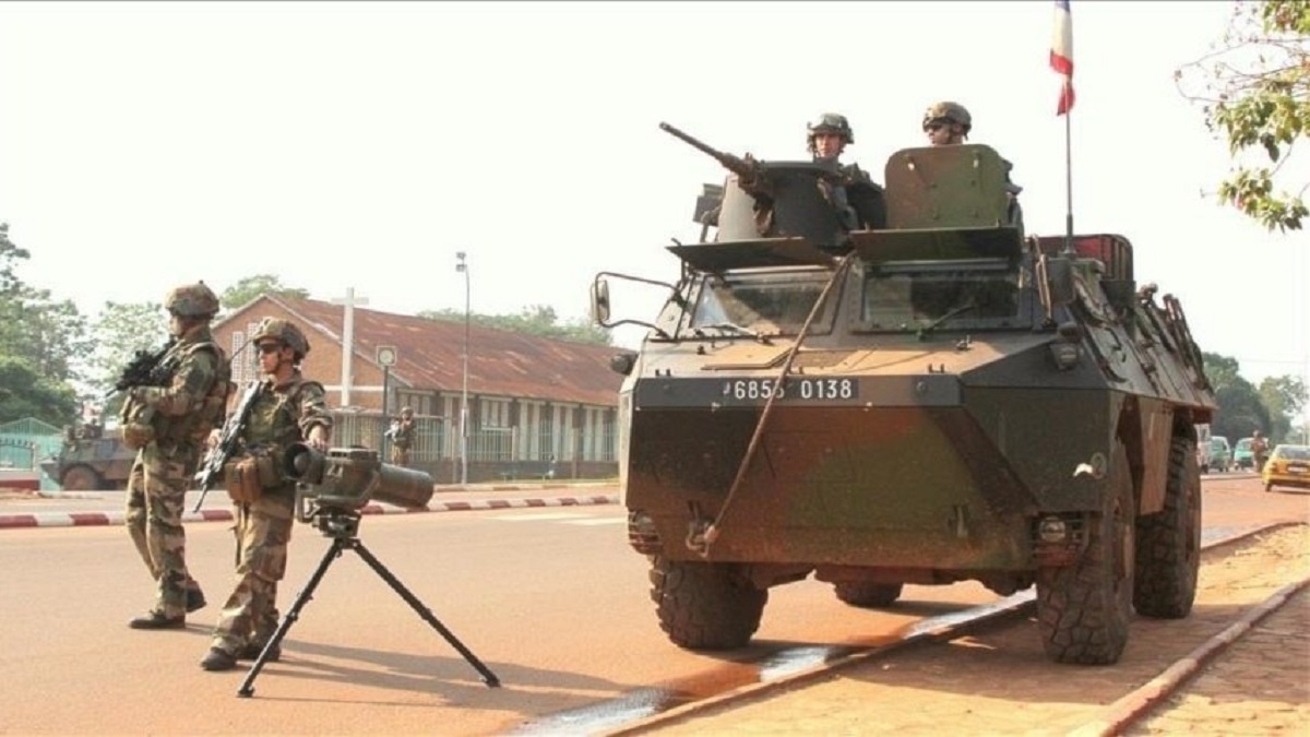 Senegal presencia soldados Francia foto Al Mayadeen