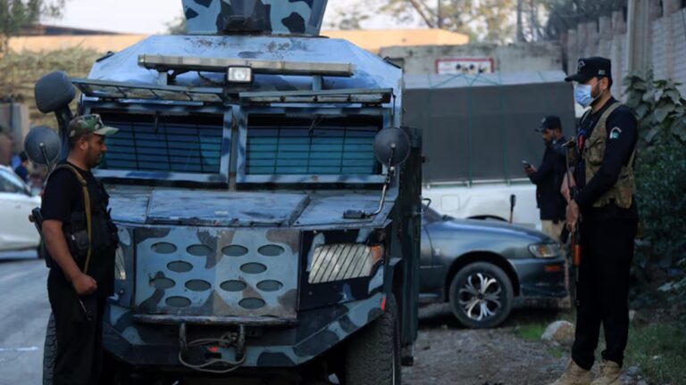 Ataque contra un convoy de autos deja al menos 38 muertos en Pakistán 1 pakistan