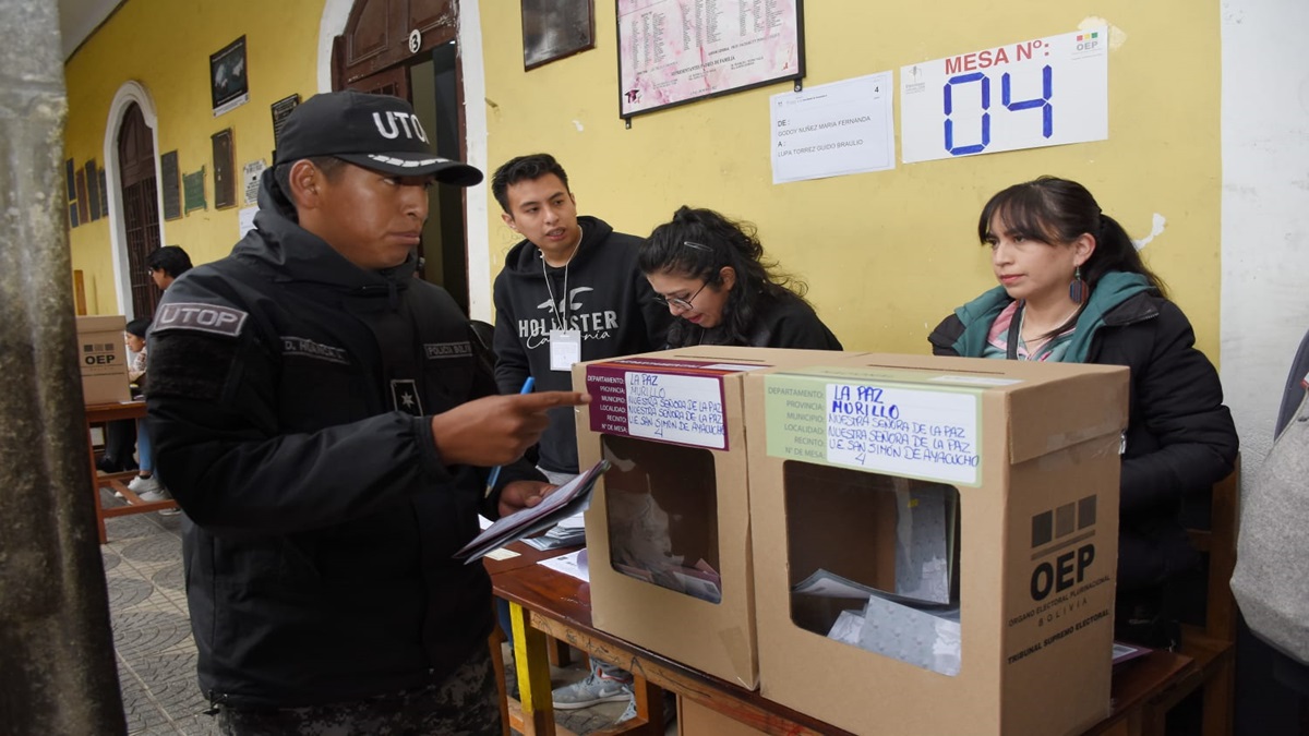 Más de 7 millones de votantes eligen de forma parcial a jueces de altos tribunales en Bolivia 6 Ge2GoZtXQAEkXPN