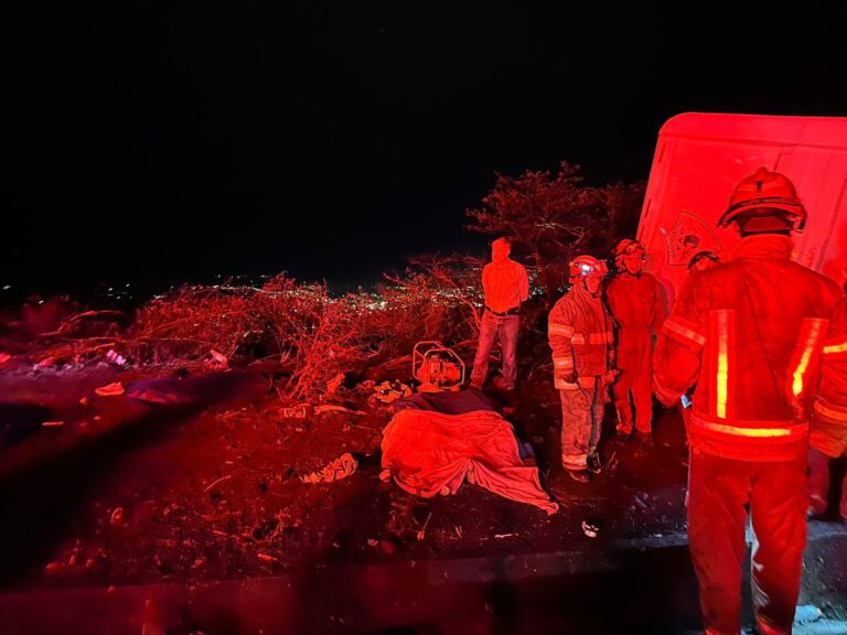 Aumenta a 18 cifra de fallecidos por accidente de tránsito al sur de Ecuador 1 GeNay39WgAARvS8