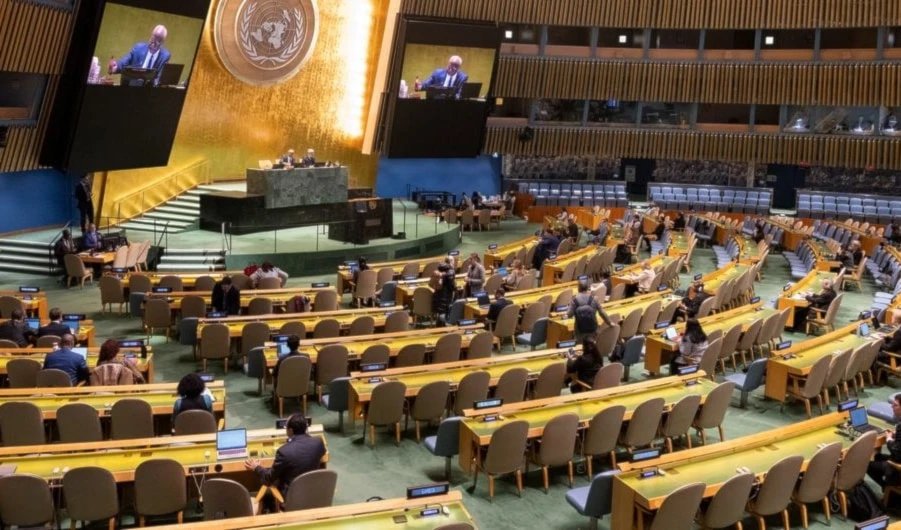ONU adopta resoluciones en apoyo a los refugiados palestinos y un alto el fuego en Gaza 2 Gem5WolWIAA46yj