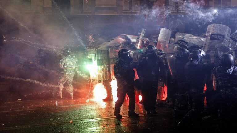 Continúan protestas masivas en Georgia por sexto día consecutivo 1 Georgia 3