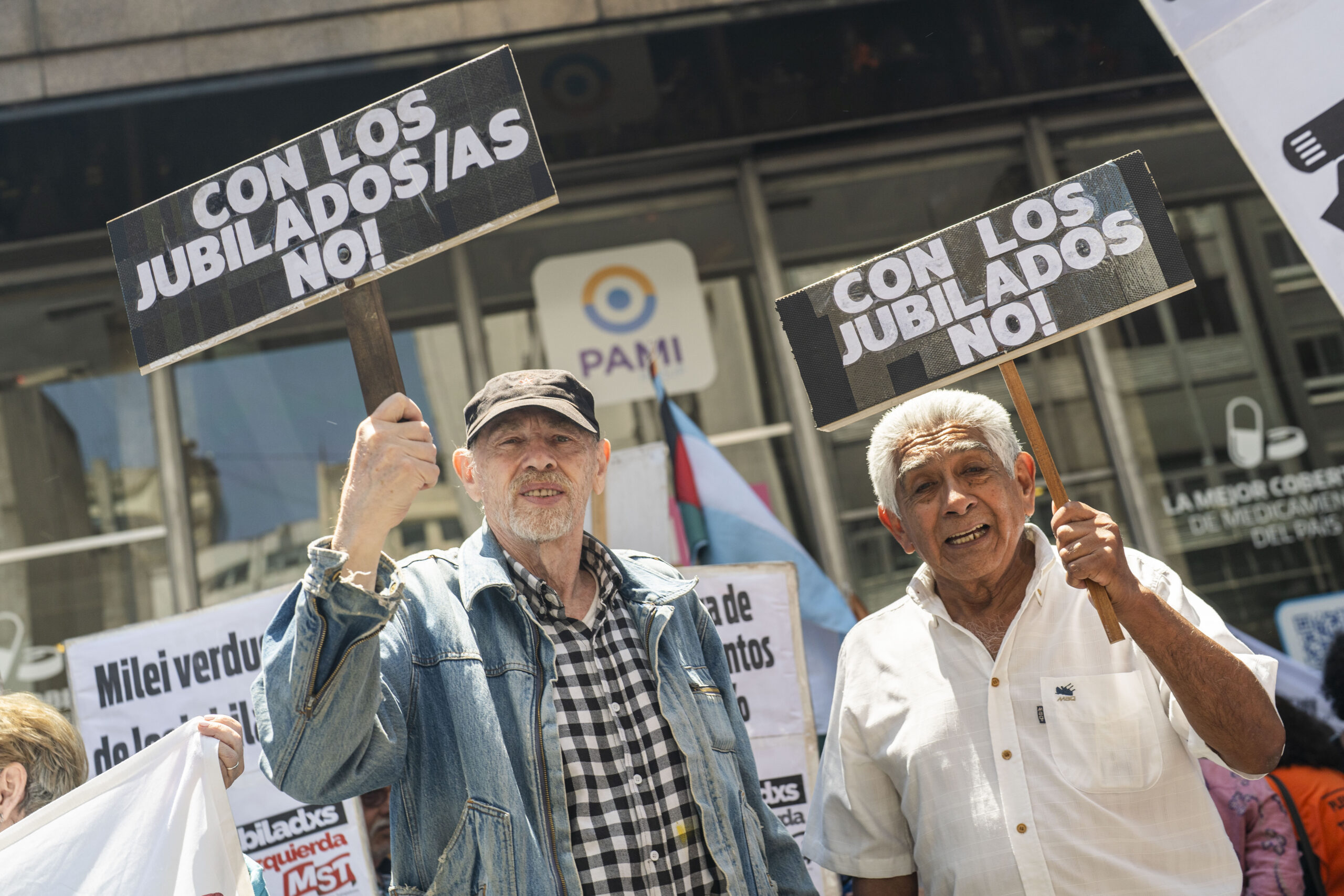 Informe teleSUR: Milei y la quita de medicamentos a los jubilados argentinos 9 PORTADA scaled