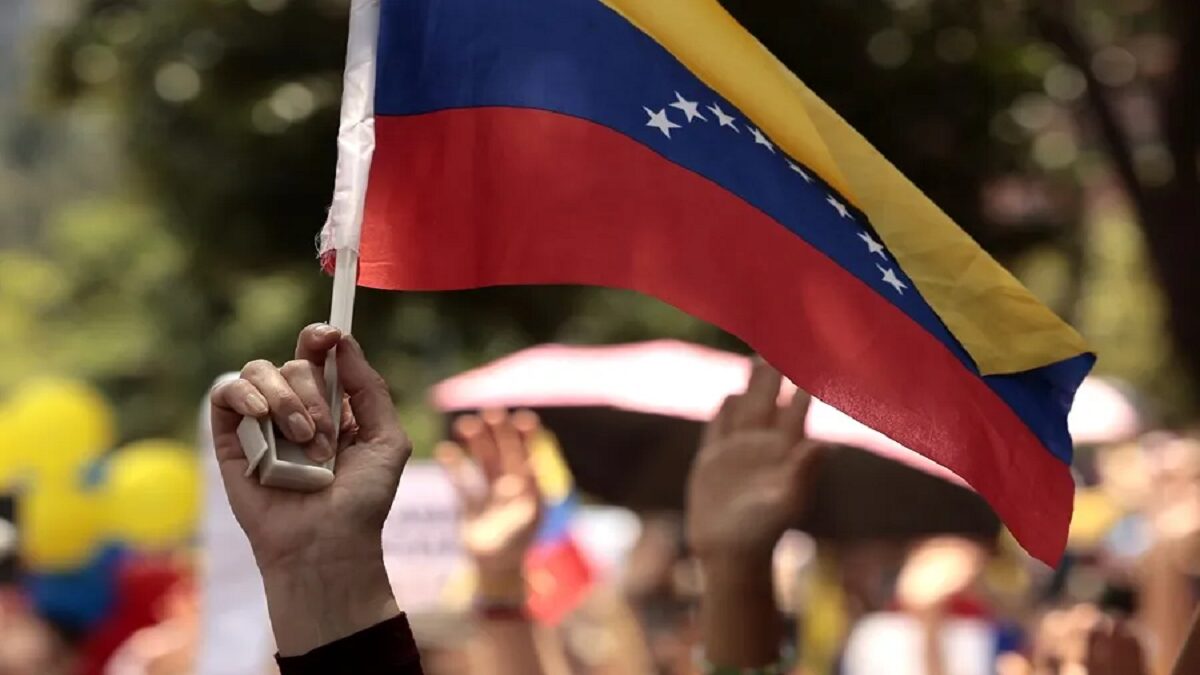Anahí Arizmendi: Venezuela crea precedente en materia de protección de la infancia y la adolescencia 2 bandera venezolana