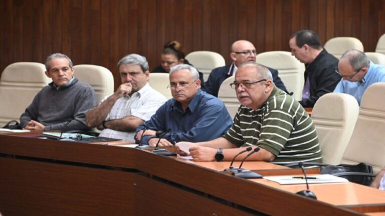 Presidente cubano lidera reunión sobre recuperación del Sistema Eléctrico Nacional 1 cuba 2