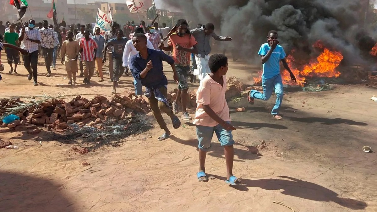 Mueren alrededor de cien personas tras ataque aéreo en Sudán 7 enfrentamientos en Sudan