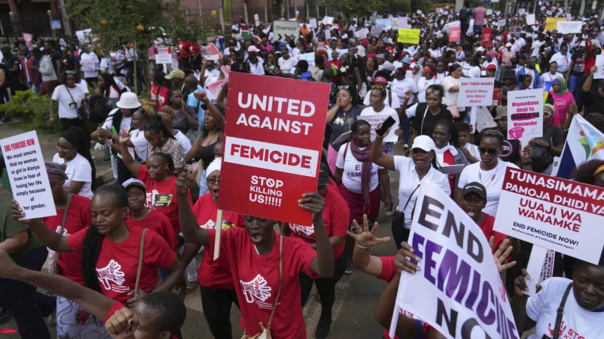Kenia: Mujeres son violentadas por la policía mientras se movilizan contra el feminicidio 7 feminicidioooo