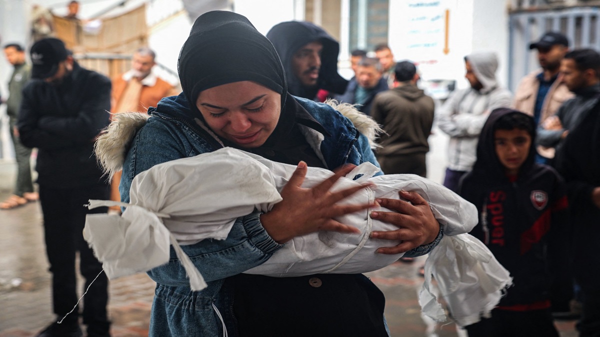 Ataques aéreos israelíes dejan un saldo de nueve muertos en campo de refugiados en Gaza 9