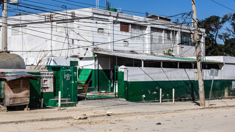 Destituyen al ministro de Salud de Haití tras ataque a un hospital en Puerto Príncipe 1 haiti hospital