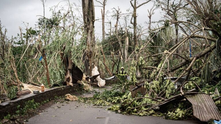 Cifra de muertos puede llegar a "miles" tras paso del ciclón Chido por Mayotte, en el Índico 1 Mayotte