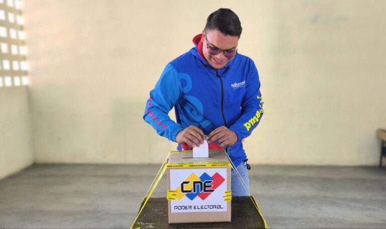 Venezolanos eligen a jueces de paz en 5.300 circuitos comunales 1 Photo 2024 12 15 08 08 17