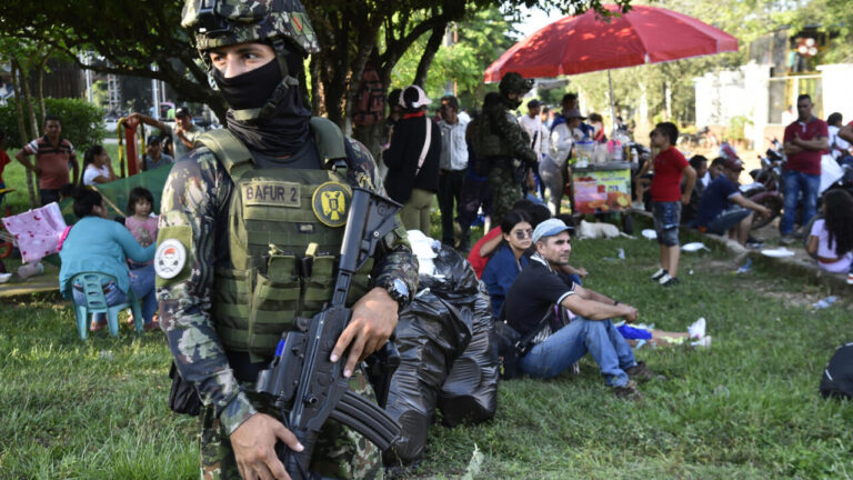 Ascienden a 32.000 los desplazados en medio del conflicto en Catatumbo, Colombia 1 000 36um67c