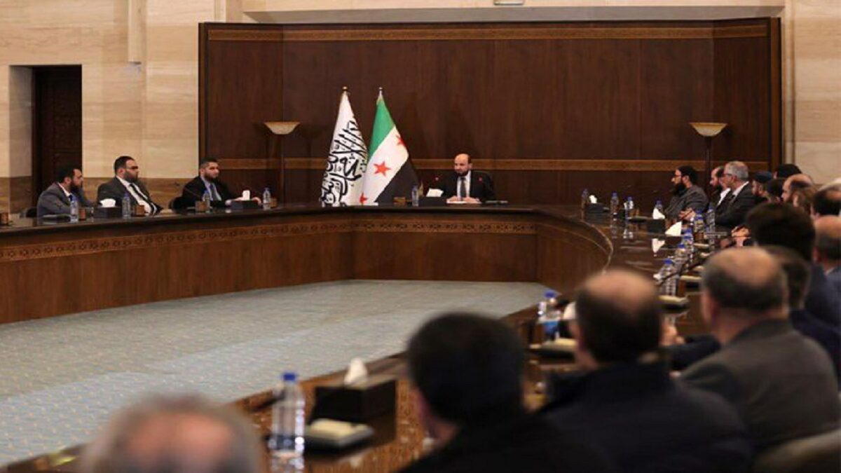 Gobierno de facto sirio disuelve la Asamblea del Pueblo 10 25