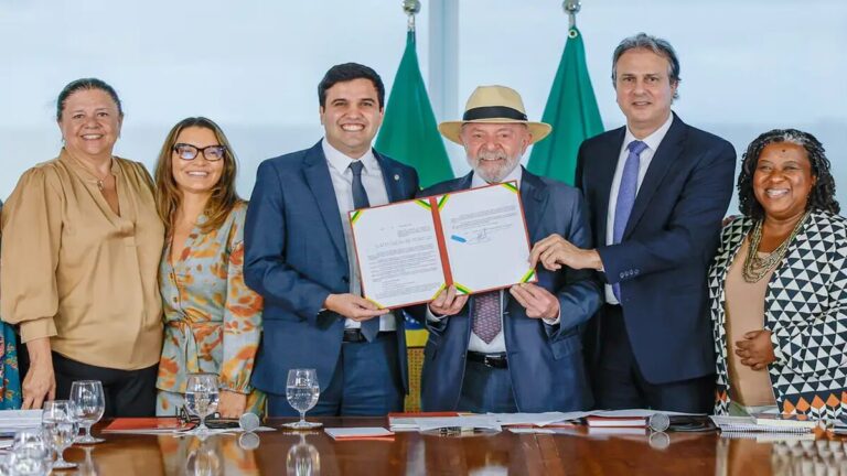 Lula da Silva aprueba limitar el uso de celulares en escuelas brasileñas 1 54265144280 2d82b91679 o