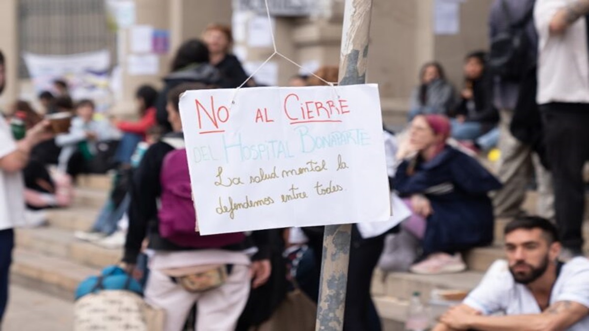 Reclaman reapertura de centro de salud mental argentino asediado por despidos de Milei 3 bonaparte 728x494 1