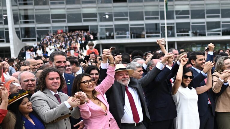 En imágenes: Brasil celebra la democracia a dos años de los actos golpistas 1 brasil lula