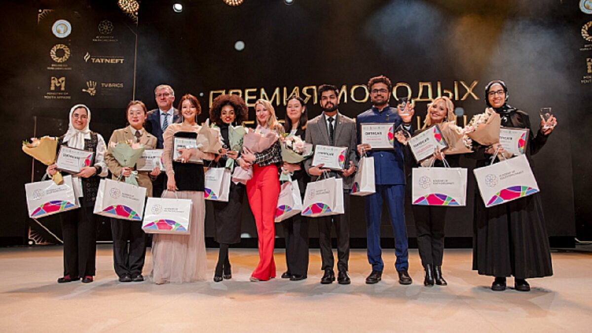 En Rusia premiaron a 10 ganadores del Premio de Jóvenes Líderes de los BRICS y la OCS 3 brics